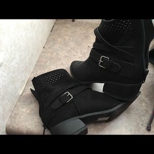 Black boots 7.5 brand new